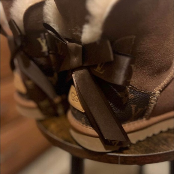 Ugg - Picture 7 of 8